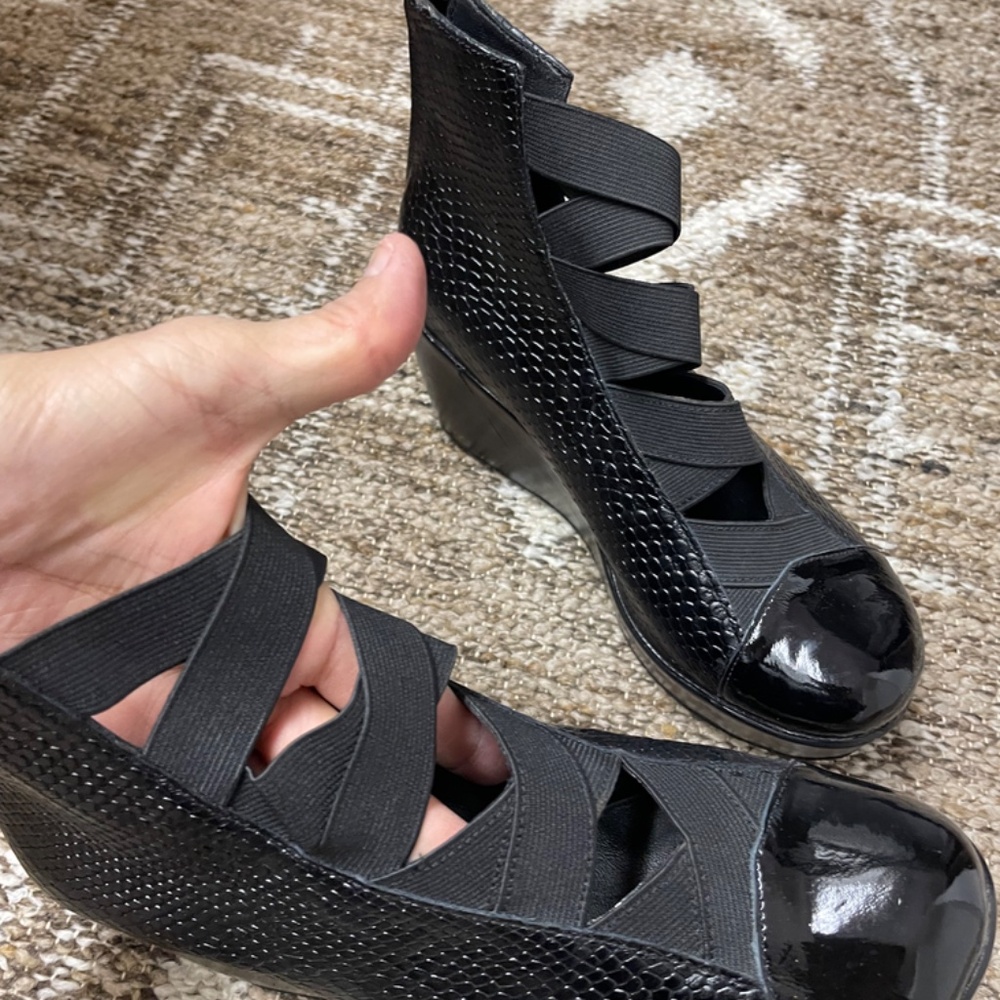 Shoes - Picture 6 of 8